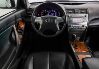 Подержанный автомобиль Toyota Camry Sedan 2011 года (11 фото)