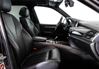 Подержанный автомобиль BMW X5 2016 года (21 фото)