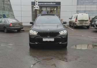 Подержанный автомобиль BMW X6 2020 года (2 фото)