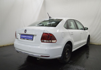 Подержанный автомобиль Volkswagen Polo Sedan 2018 года (5 фото)