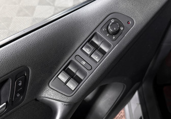 Подержанный автомобиль Volkswagen Tiguan 2016 года (10 фото)