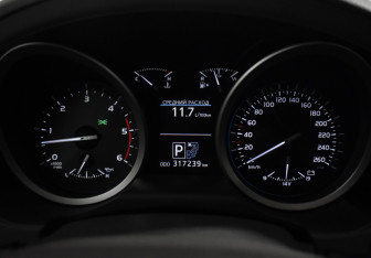 Подержанный автомобиль Toyota Land Cruiser Suv 2012 года (21 фото)