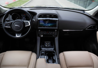 Подержанный автомобиль Jaguar F-Pace 2020 года (8 фото)