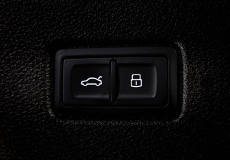 Подержанный автомобиль Audi Q7 2015 года (30 фото)