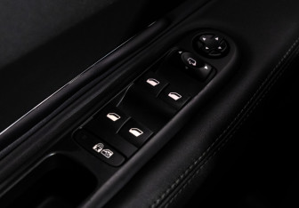 Подержанный автомобиль Peugeot 3008 2014 года (22 фото)