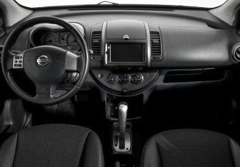 Подержанный автомобиль Nissan Note 2008 года (13 фото)