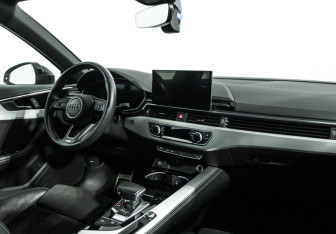 Подержанный автомобиль Audi A4 Sedan 2020 года (9 фото)