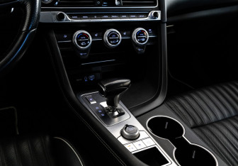 Подержанный автомобиль Genesis G70 2018 года (16 фото)
