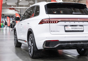 Подержанный автомобиль Geely Monjaro 2023 года (8 фото)