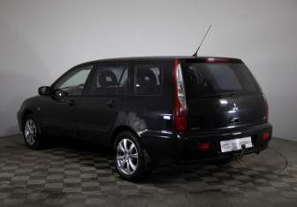 Подержанный автомобиль Mitsubishi Lancer Wagon 2005 года (7 фото)