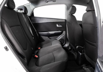 Подержанный автомобиль Kia Rio Sedan 2013 года (14 фото)