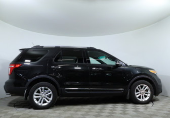 Подержанный автомобиль Ford Explorer 2013 года (4 фото)