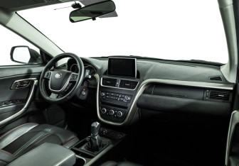 Подержанный автомобиль FAW Besturn X80 2018 года (9 фото)