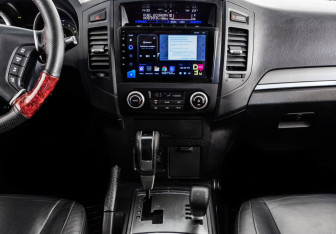Подержанный автомобиль Mitsubishi Pajero 2011 года (14 фото)