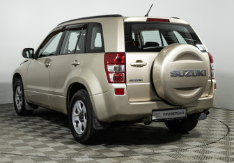 Подержанный автомобиль Suzuki Grand Vitara 2008 года (7 фото)