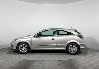 Подержанный автомобиль Opel Astra Hatchback 2008 года (8 фото)