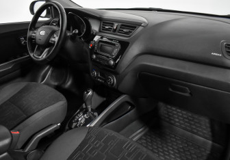 Подержанный автомобиль Kia Rio Hatchback 2012 года (13 фото)