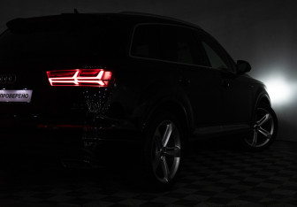 Подержанный автомобиль Audi Q7 2017 года (30 фото)
