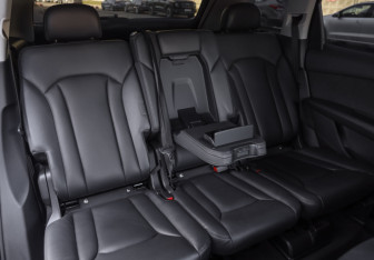 Подержанный автомобиль Audi Q7 2015 года (29 фото)