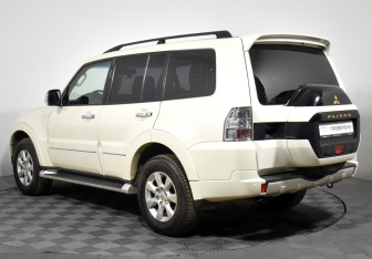 Подержанный автомобиль Mitsubishi Pajero 2021 года (7 фото)
