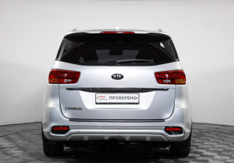 Подержанный автомобиль Kia Carnival 2018 года (6 фото)