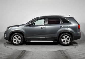 Подержанный автомобиль Kia Sorento 2016 года (8 фото)
