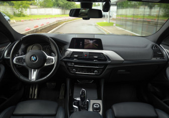 Подержанный автомобиль BMW X4 2019 года (11 фото)