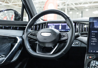 Подержанный автомобиль Geely Atlas 2024 года (16 фото)