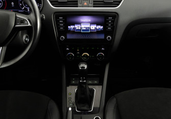 Подержанный автомобиль Skoda Octavia Liftback 2019 года (14 фото)