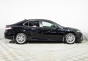 Подержанный автомобиль Toyota Camry Sedan 2021 года (4 фото)