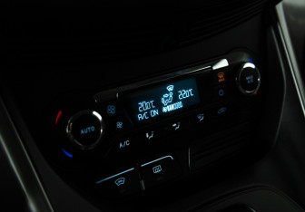 Подержанный автомобиль Ford Kuga 2016 года (15 фото)