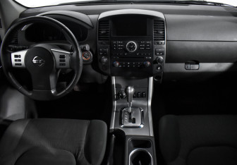 Подержанный автомобиль Nissan Pathfinder 2013 года (15 фото)