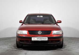 Подержанный автомобиль Volkswagen Passat Sedan 2000 года (2 фото)