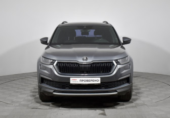 Подержанный автомобиль Skoda Kodiaq 2022 года (2 фото)