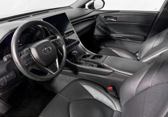 Подержанный автомобиль Toyota Avalon 2023 года (9 фото)