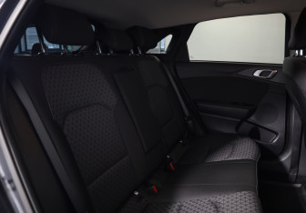 Подержанный автомобиль Kia Ceed Hatchback 2021 года (14 фото)