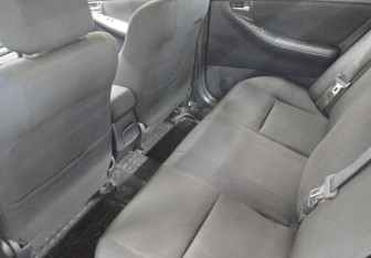 Подержанный автомобиль Toyota Corolla Sedan 2005 года (11 фото)