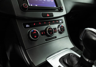 Подержанный автомобиль Volkswagen Passat CC 2013 года (15 фото)