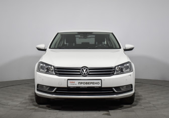 Подержанный автомобиль Volkswagen Passat Sedan 2012 года (2 фото)