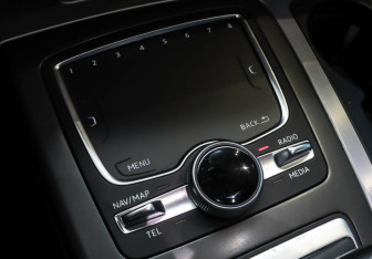 Подержанный автомобиль Audi Q7 2015 года (39 фото)