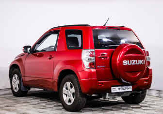 Подержанный автомобиль Suzuki Grand Vitara 2008 года (7 фото)
