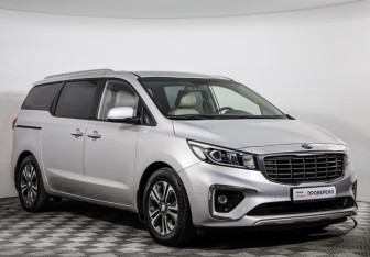 Подержанный автомобиль Kia Carnival 2018 года (3 фото)