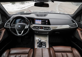 Подержанный автомобиль BMW X5 2018 года (13 фото)