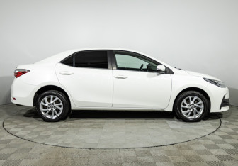 Подержанный автомобиль Toyota Corolla Sedan 2016 года (4 фото)