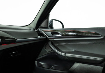 Подержанный автомобиль BMW X3 2018 года (16 фото)