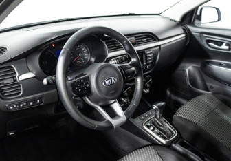 Подержанный автомобиль Kia Rio Hatchback 2018 года (11 фото)