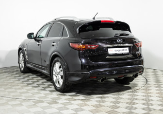 Подержанный автомобиль Infiniti FX 2012 года (7 фото)