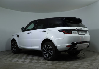 Подержанный автомобиль Land Rover Range Rover Sport 2018 года (8 фото)