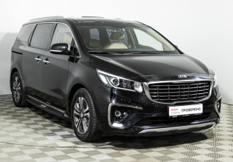 Подержанный автомобиль Kia Carnival 2018 года (3 фото)