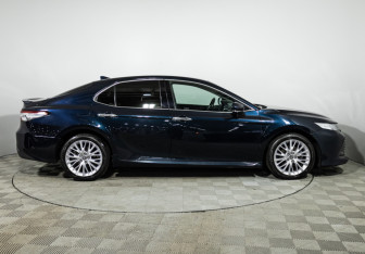 Подержанный автомобиль Toyota Camry Sedan 2020 года (4 фото)